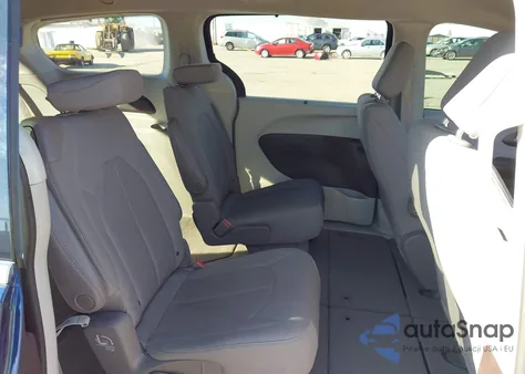 2020 Chrysler Pacifica Touring z USA, uszkodzony, nr VIN 2C4RC1FG3LR197460